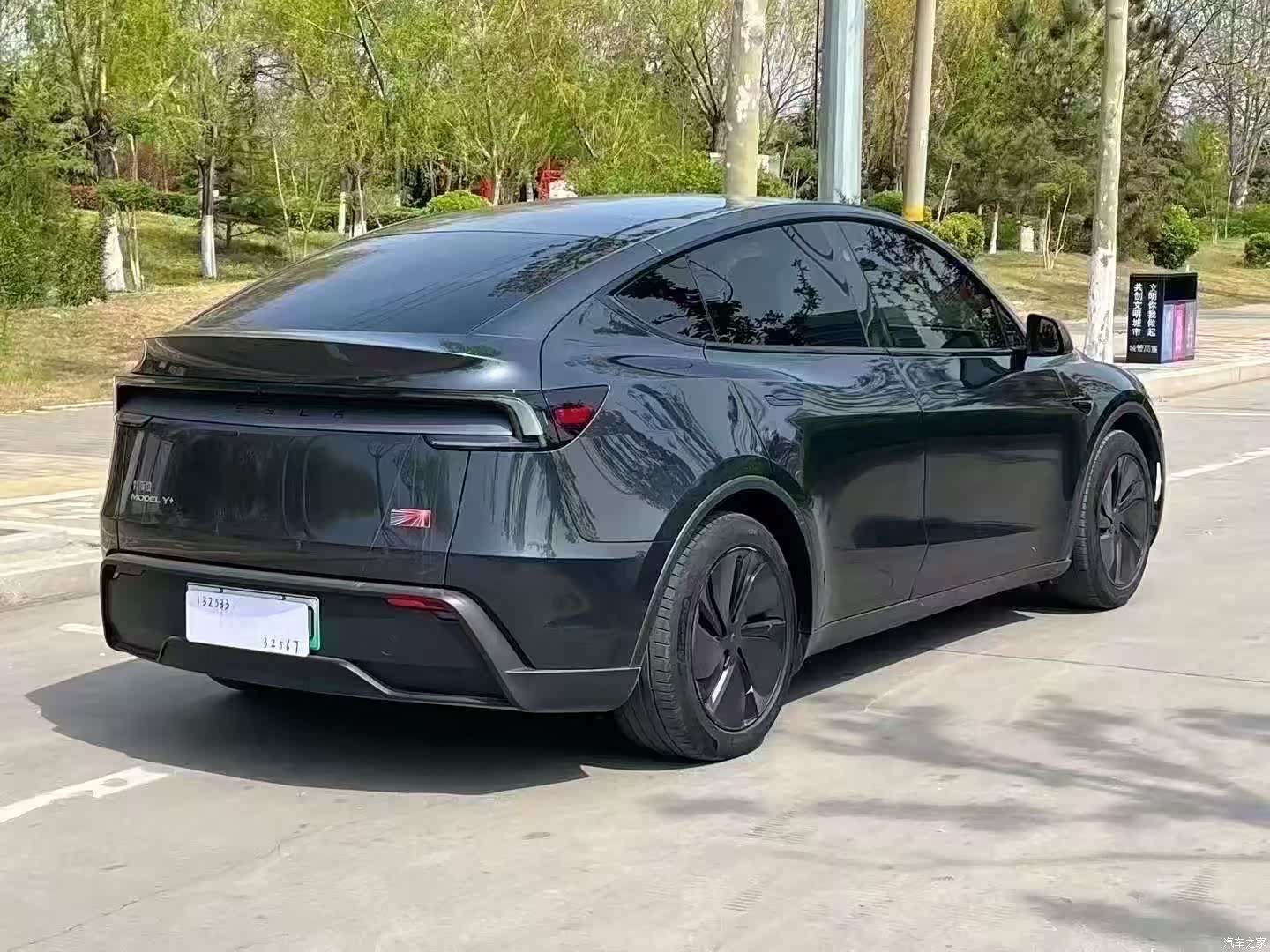 Tesla Model Y, 2025 9