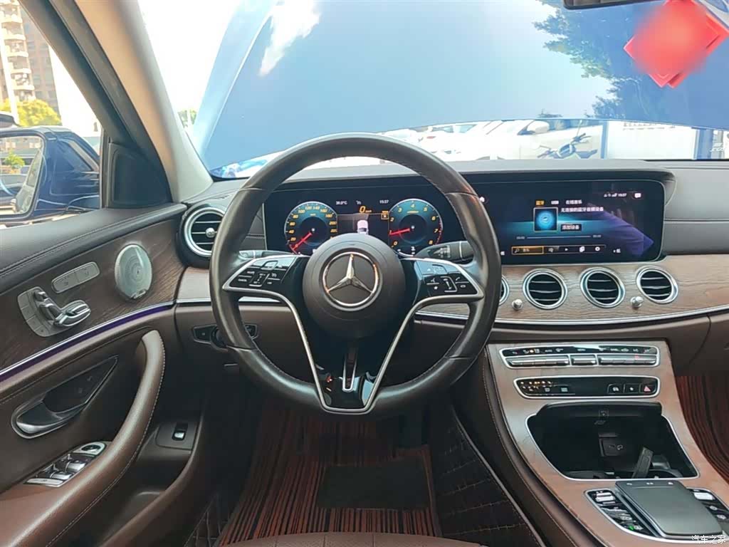 Mercedes-Benz E-Class, 2023 11