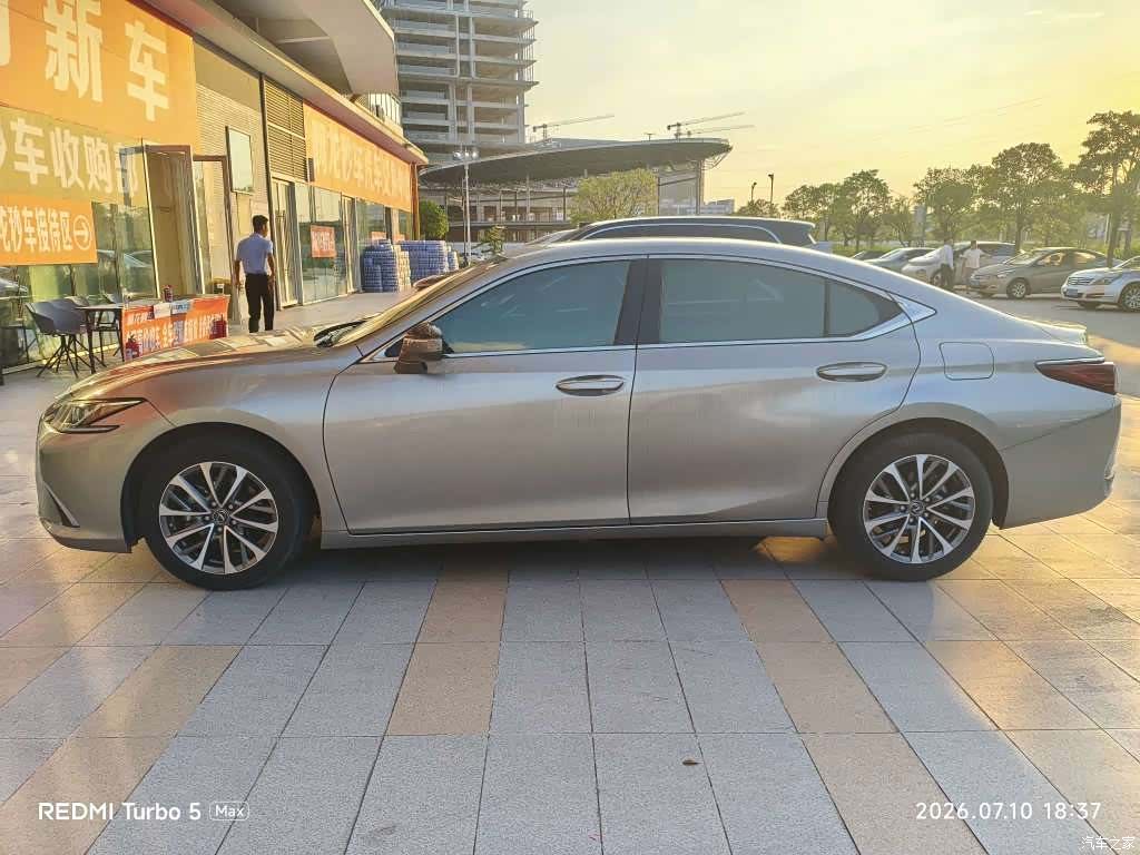 Lexus ES, 2023 3