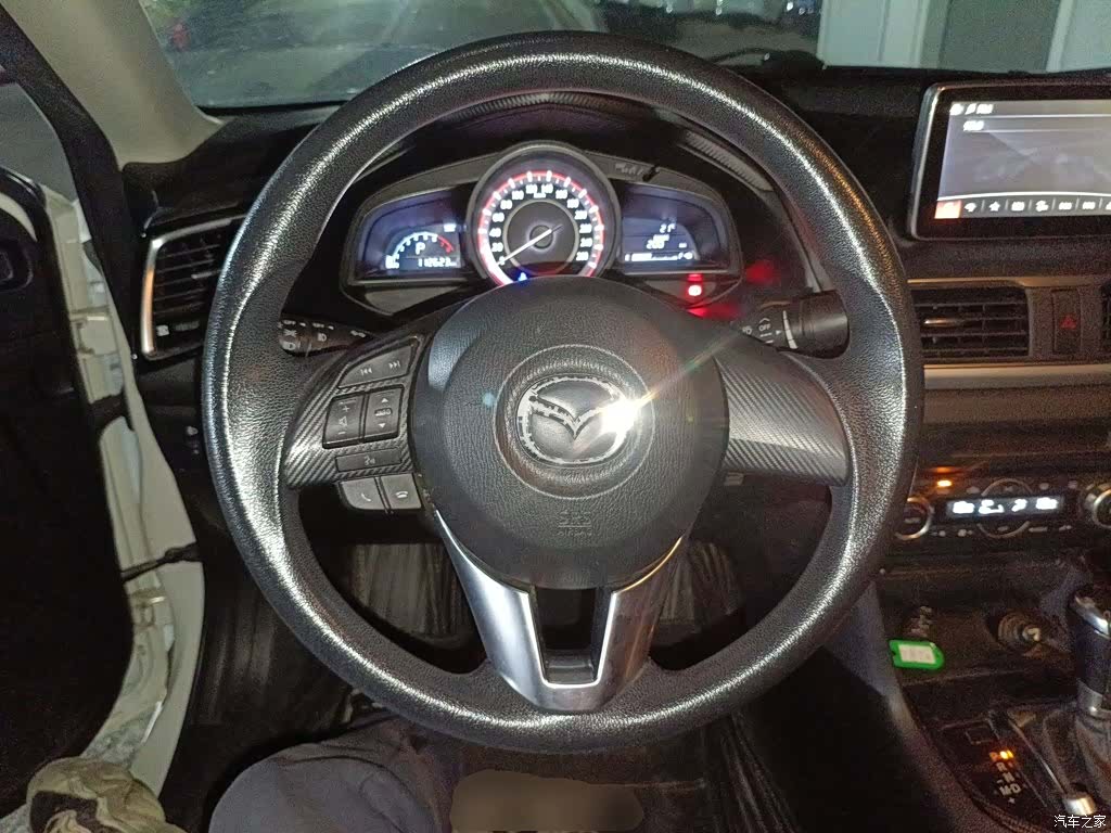 Mazda Mazda3, 2015 11