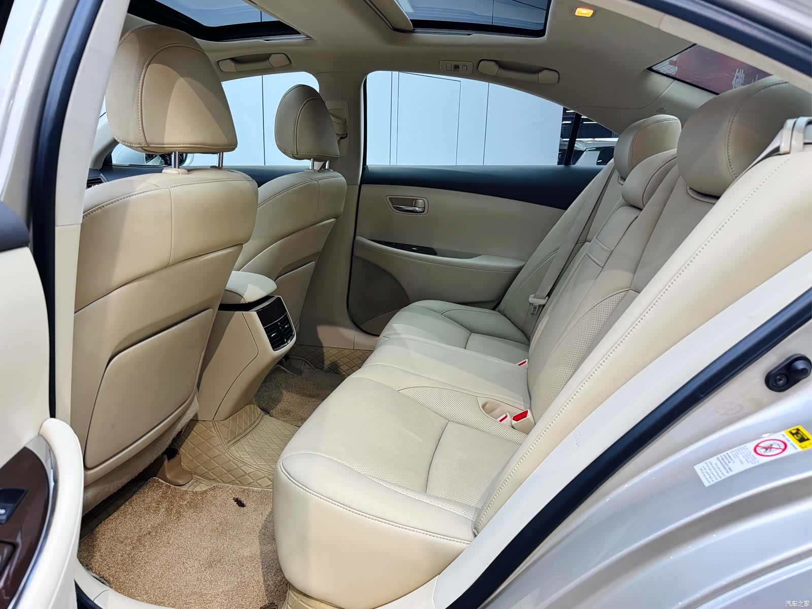 Lexus ES, 2011 10