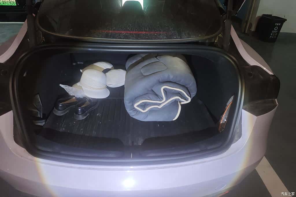 Tesla Model 3, 2024 4