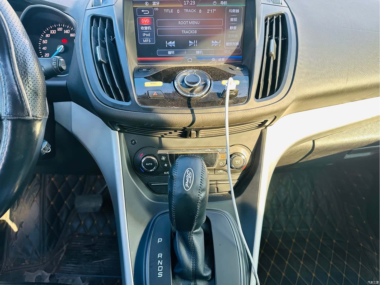 Ford Kuga, 2016 12