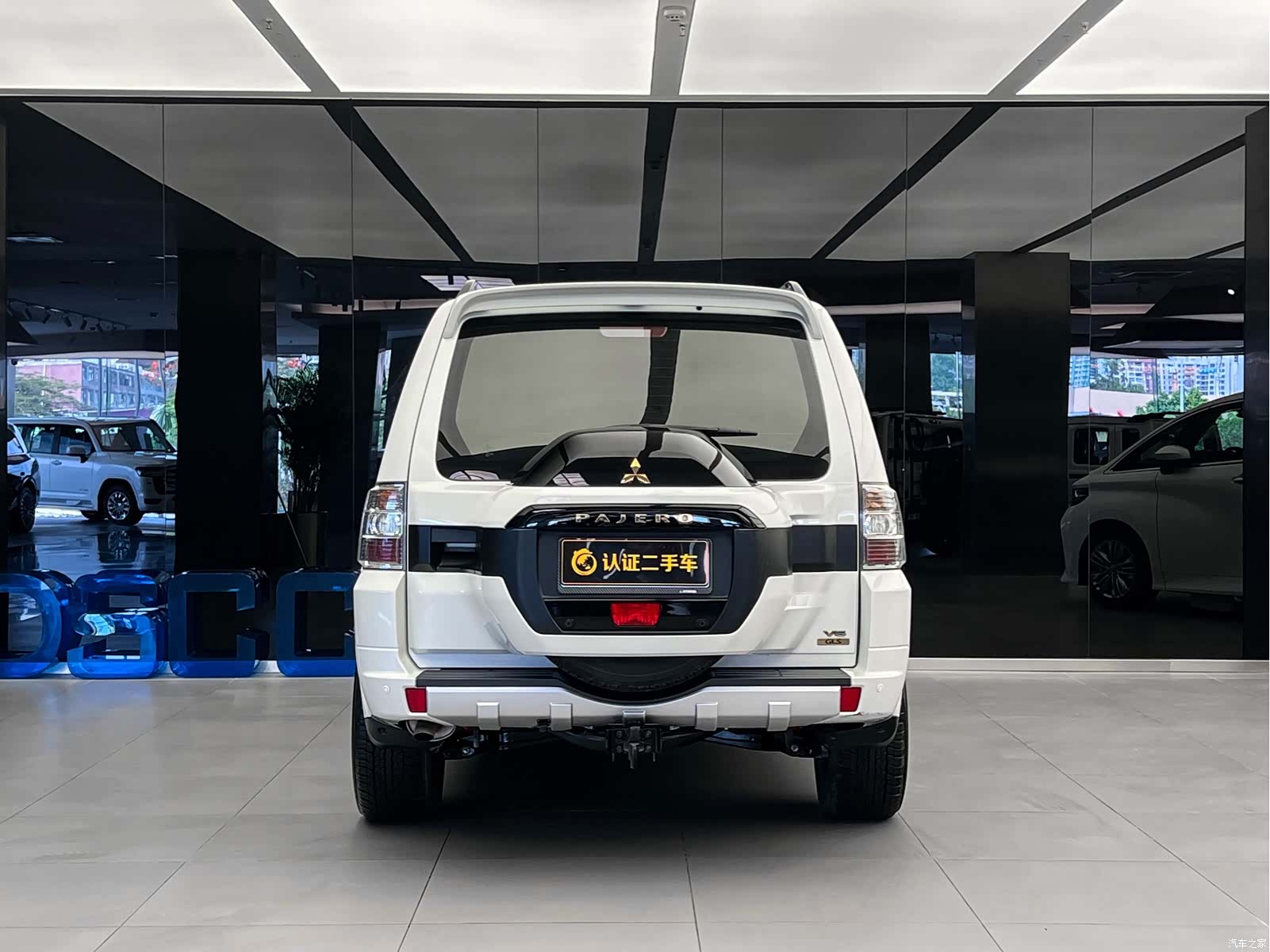 Mitsubishi Pajero, 2025 все фото