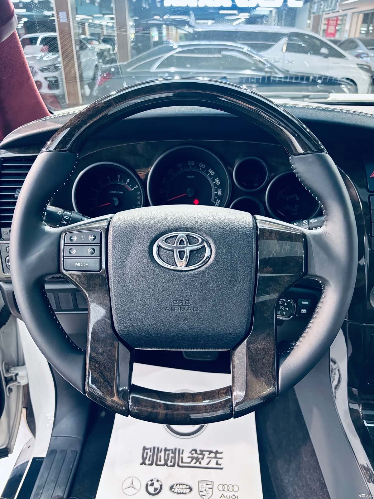 Toyota Sequoia, 2016 все фото