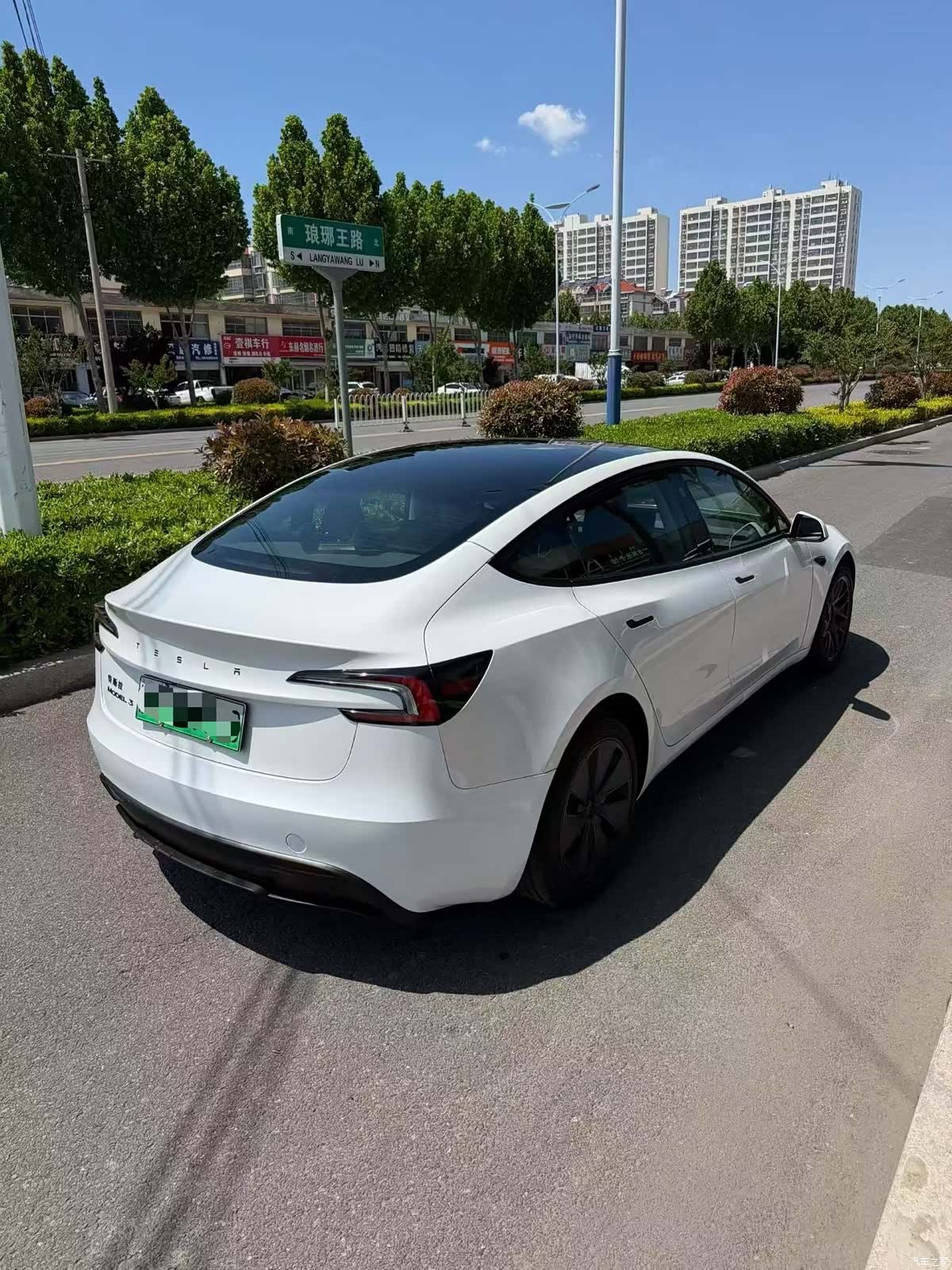 Tesla Model 3, 2025 8