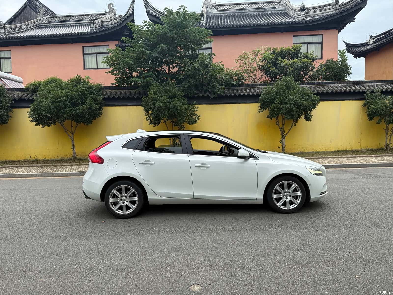 Volvo V40, 2016 4
