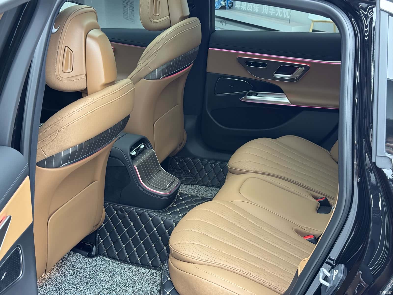 Mercedes-Benz E-Class, 2024 14