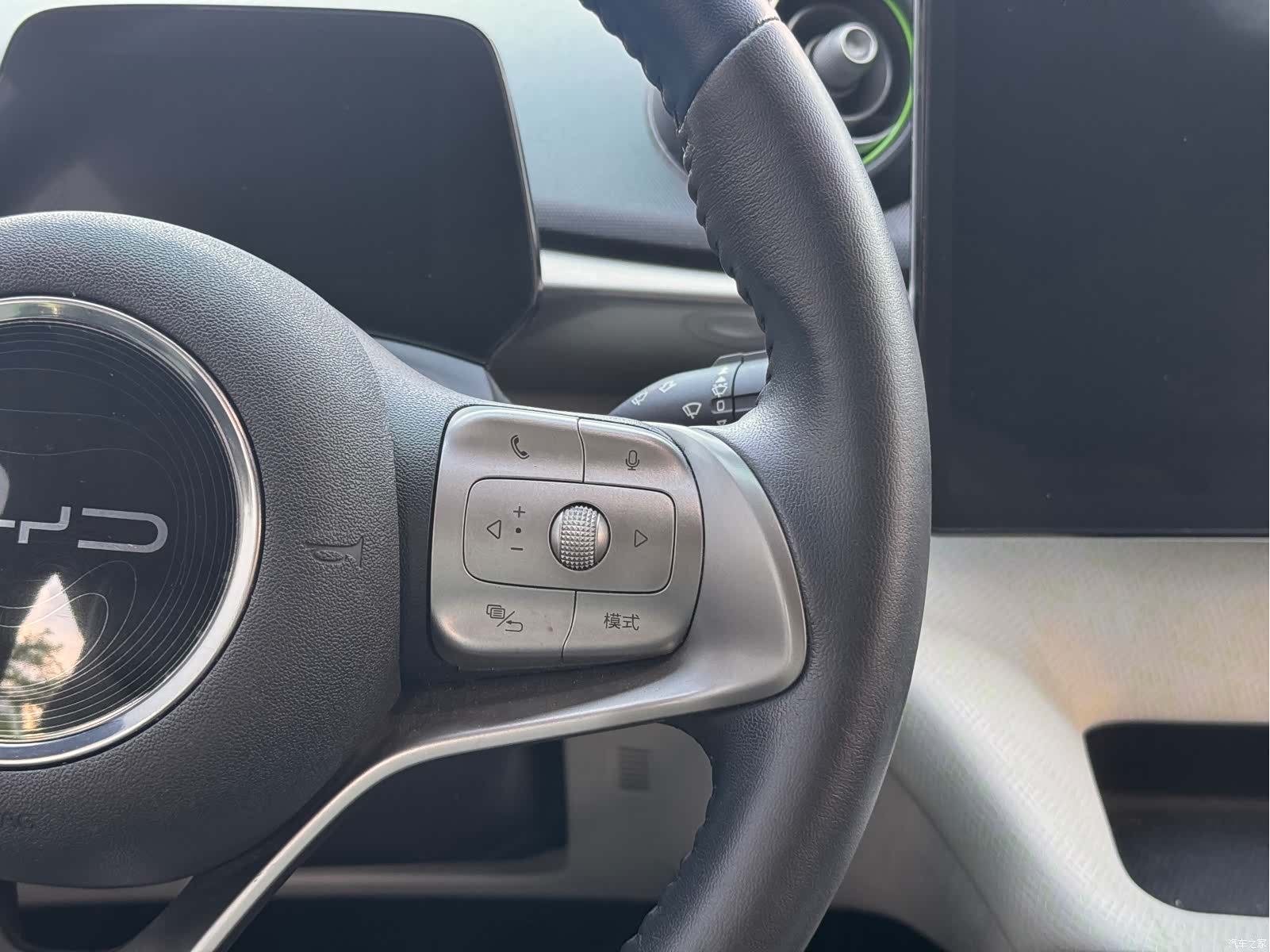 BYD Dolphin, 2022 13