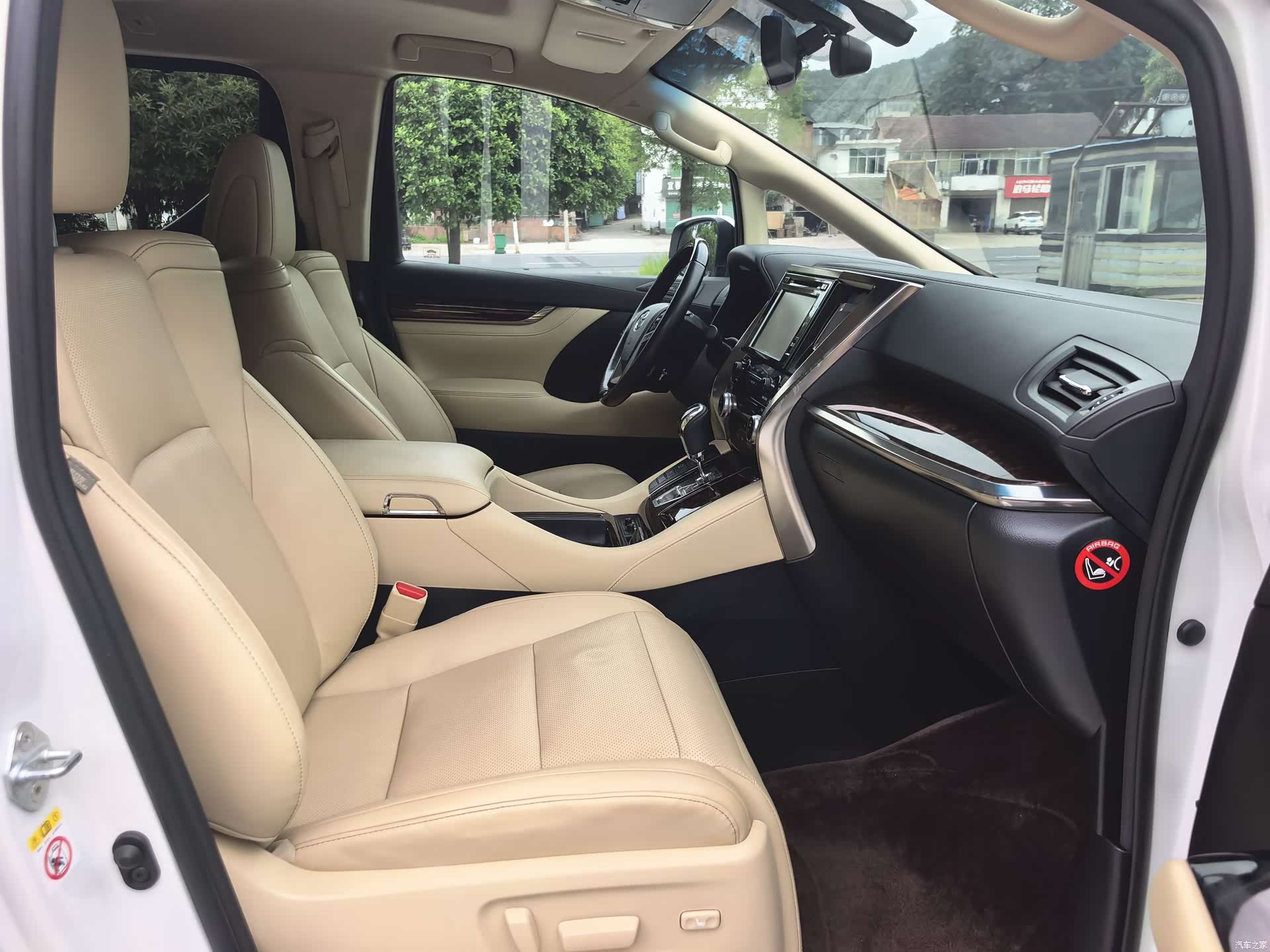 Toyota Alphard, 2018 9