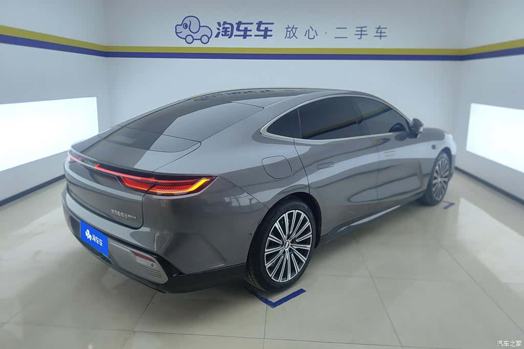 Geely 8, 2025 3