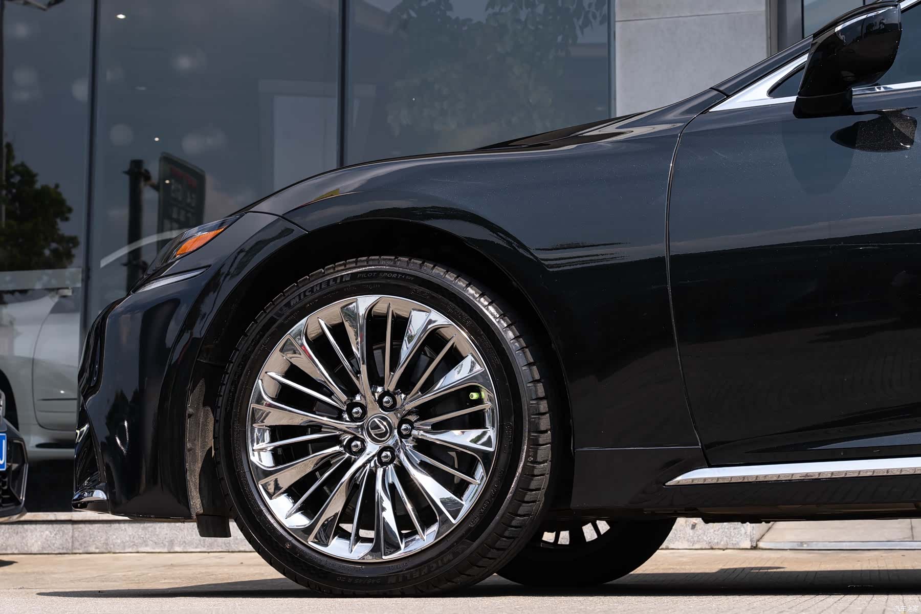 Lexus LS, 2018 8