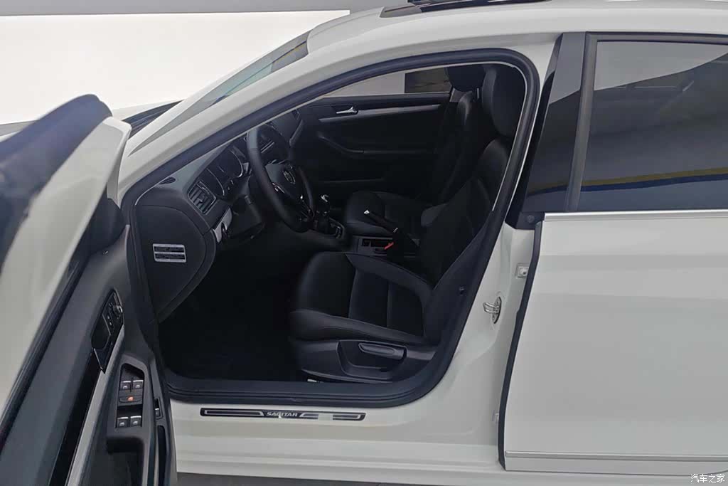 Volkswagen Sagitar, 2017 9