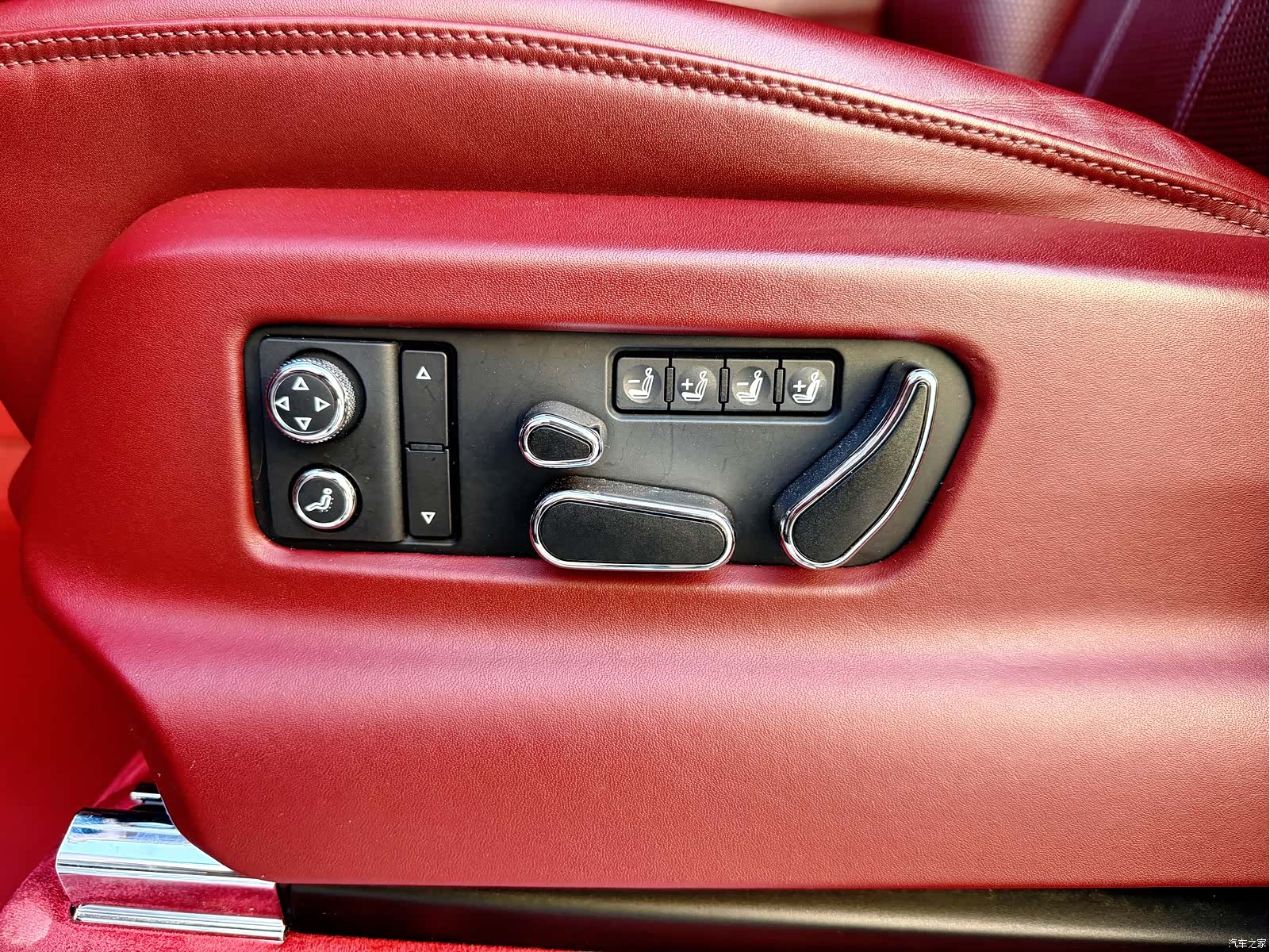 Bentley Bentayga, 2021 28