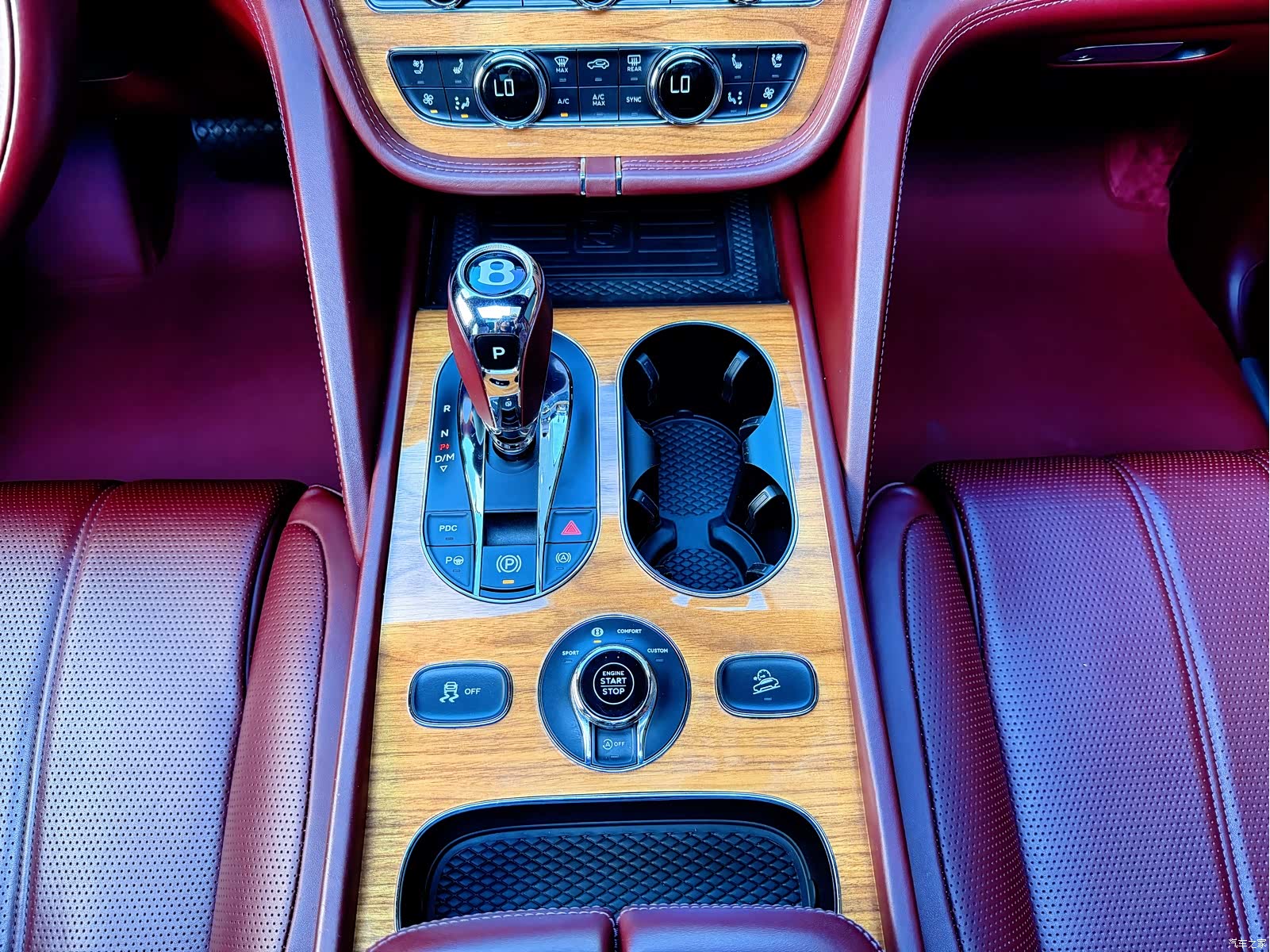 Bentley Bentayga, 2021 41