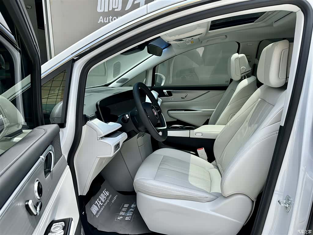 Buick GL8, 2025 8