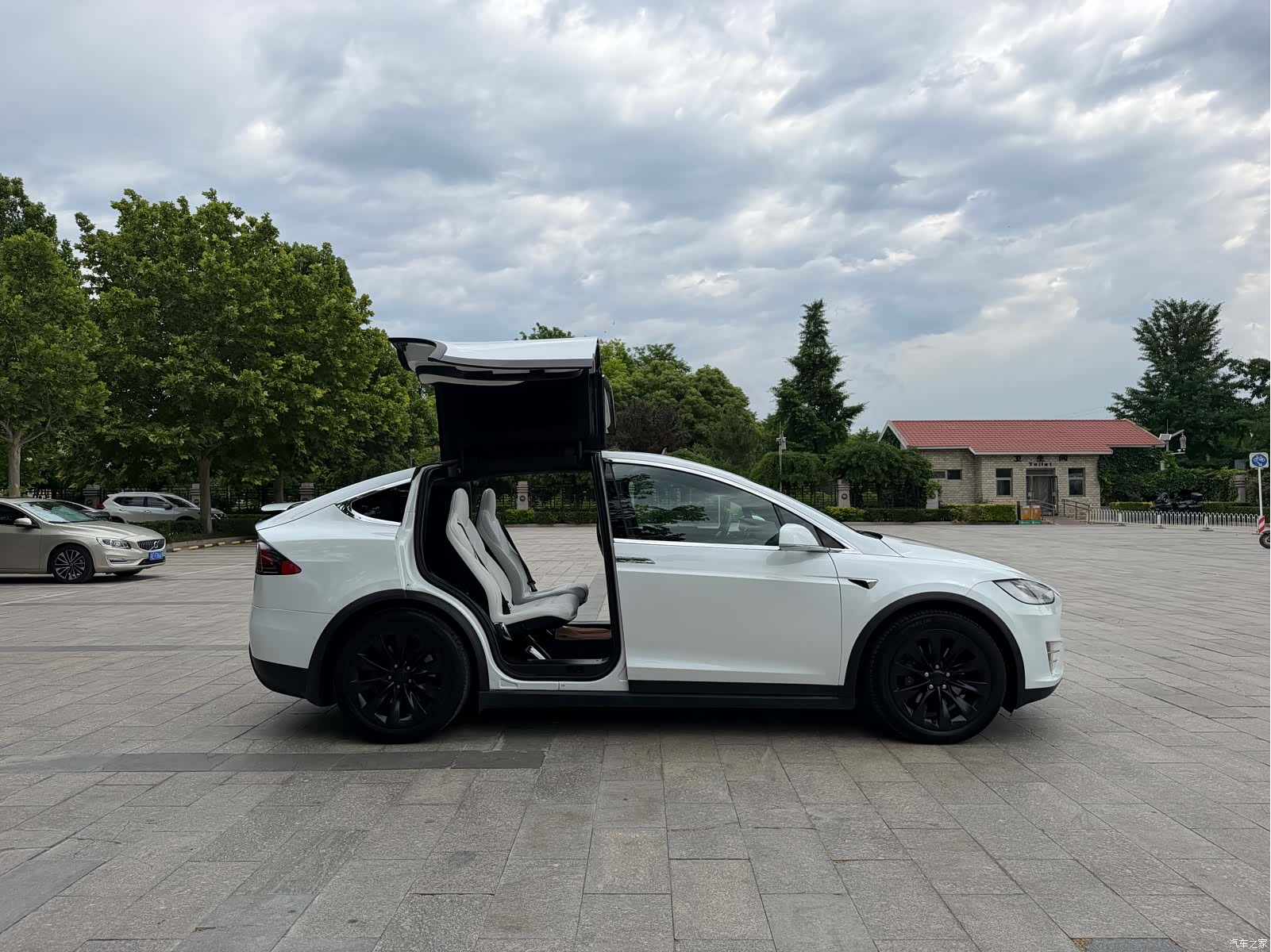 Tesla Model X, 2017 8