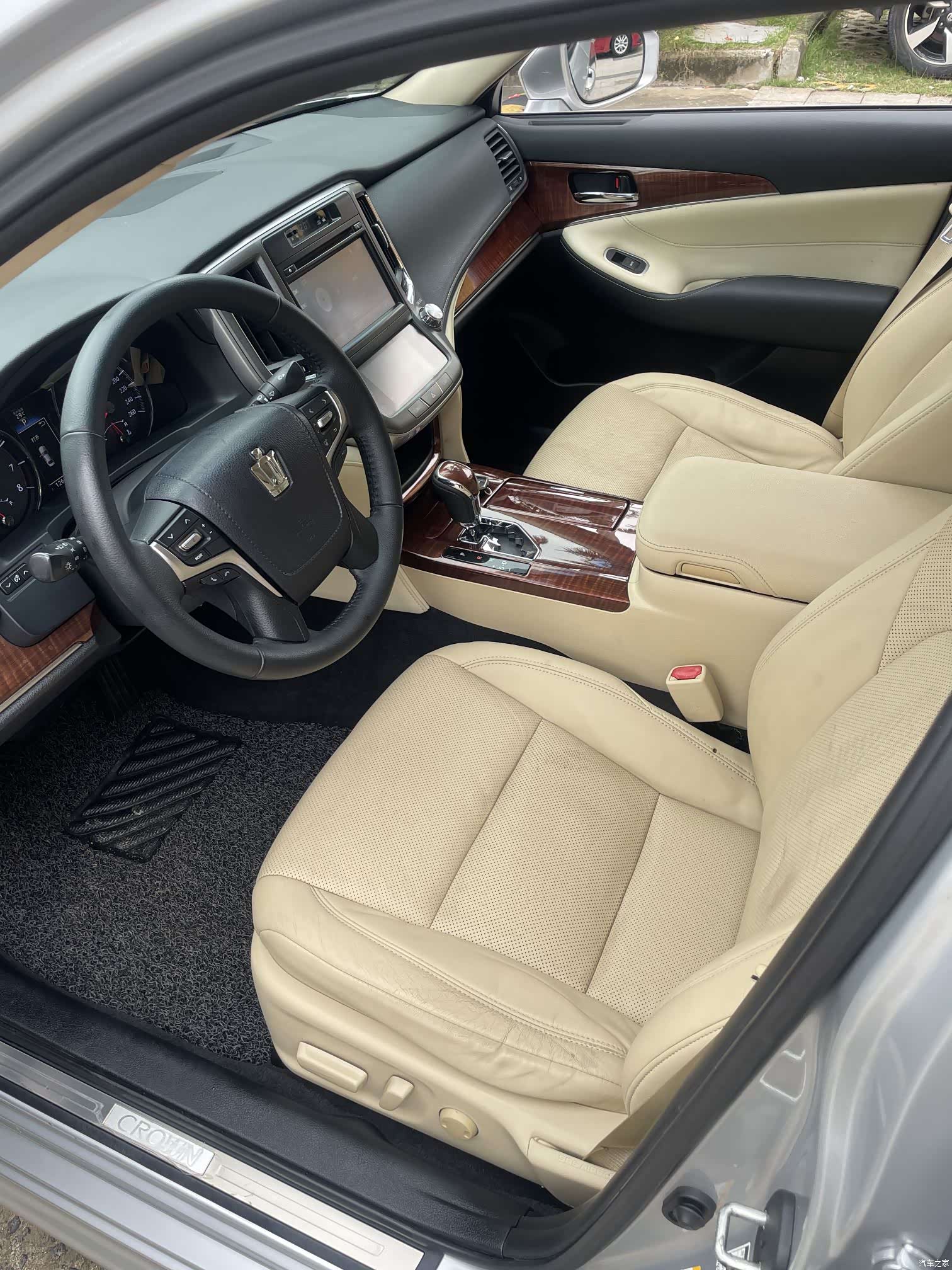 Toyota Crown, 2016 4