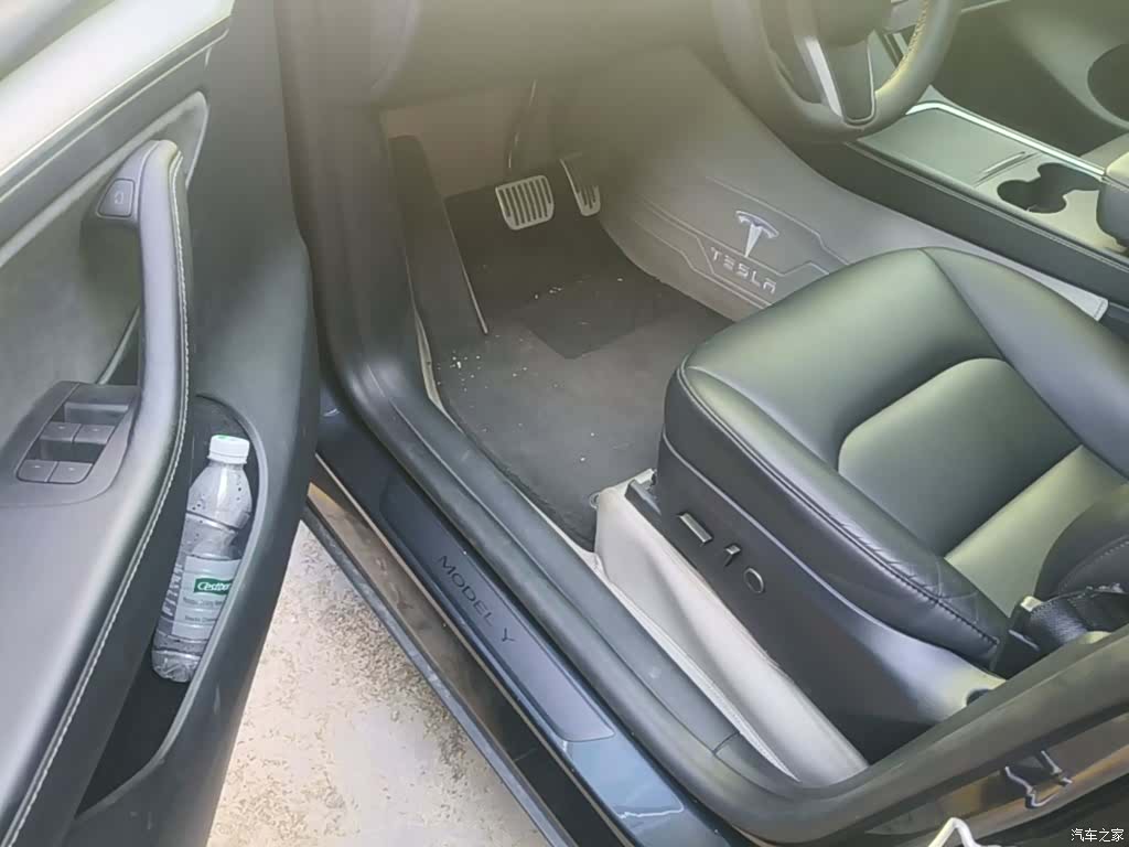 Tesla Model Y, 2024 16