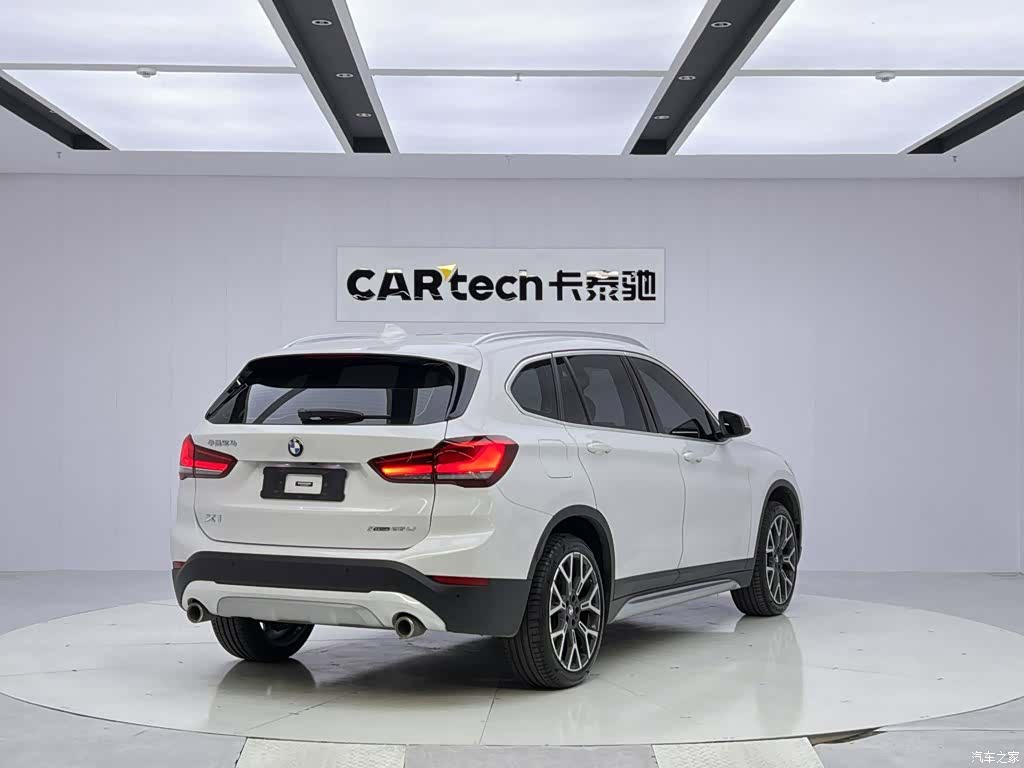 BMW X1, 2022 все фото