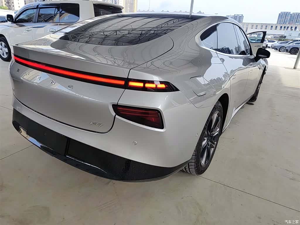 Xpeng P7, 2022 все фото