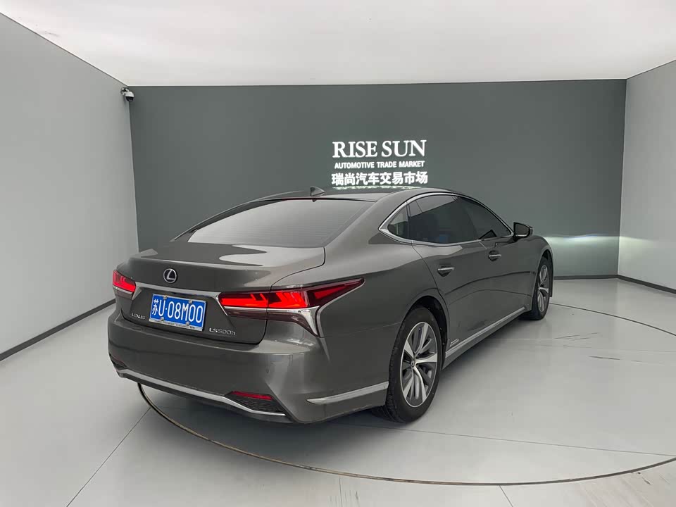 Lexus LS
