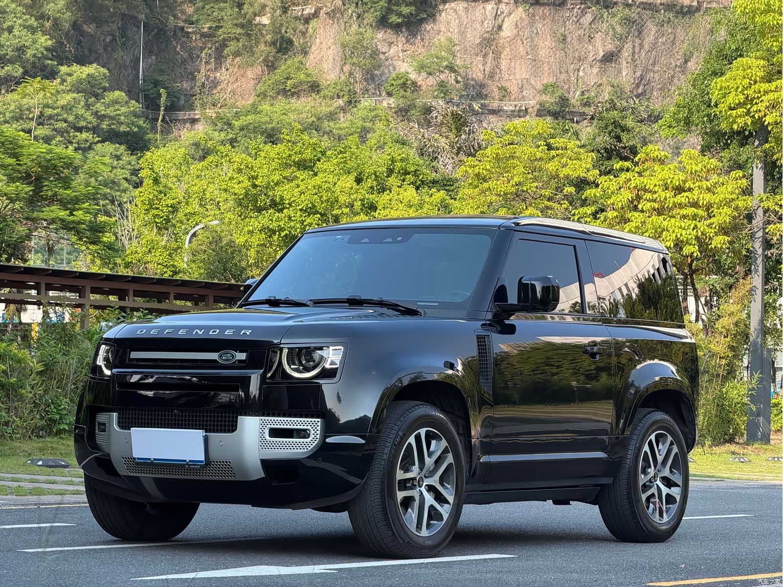 Land Rover Defender, 2023 1
