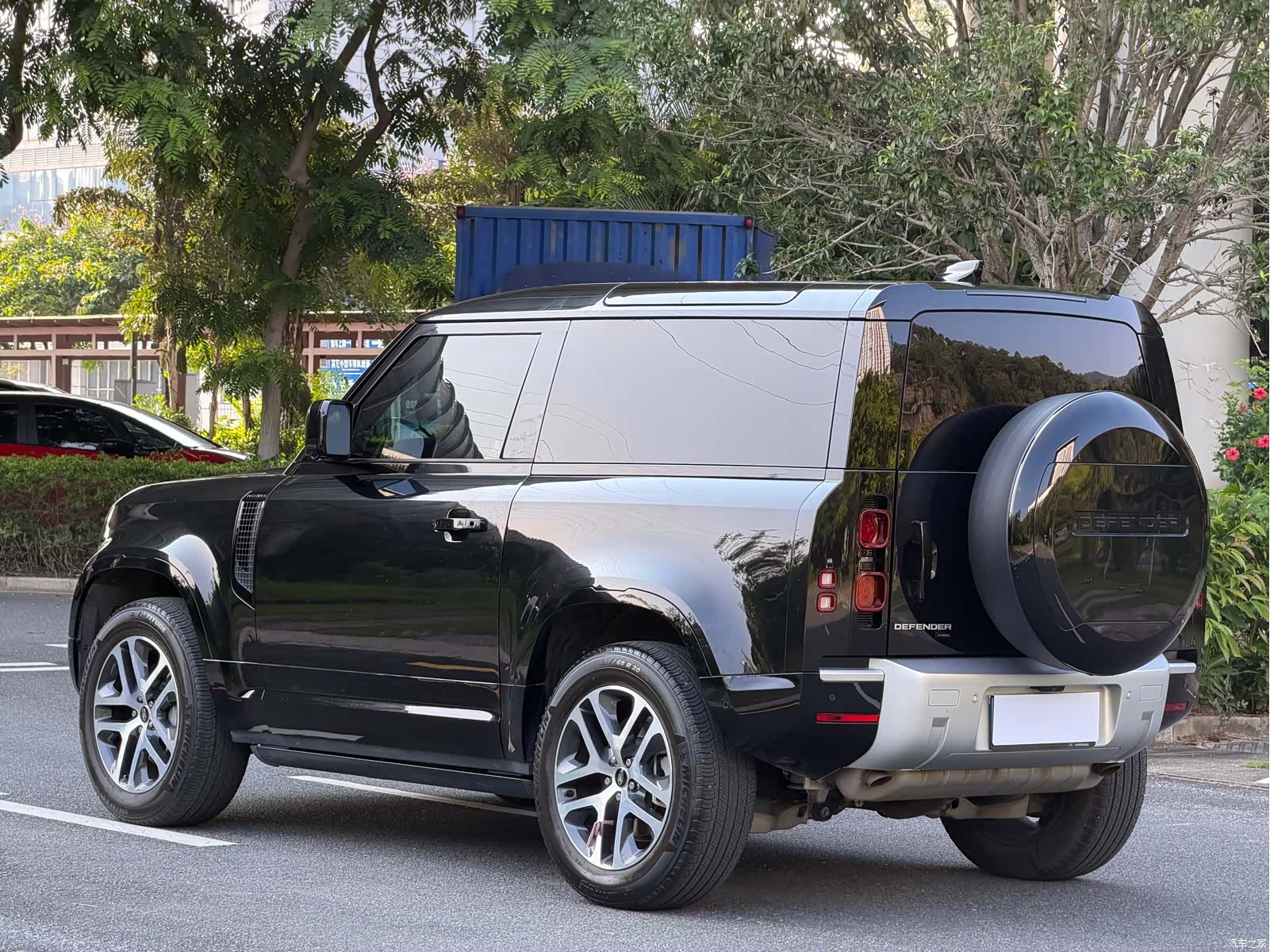 Land Rover Defender, 2023 17
