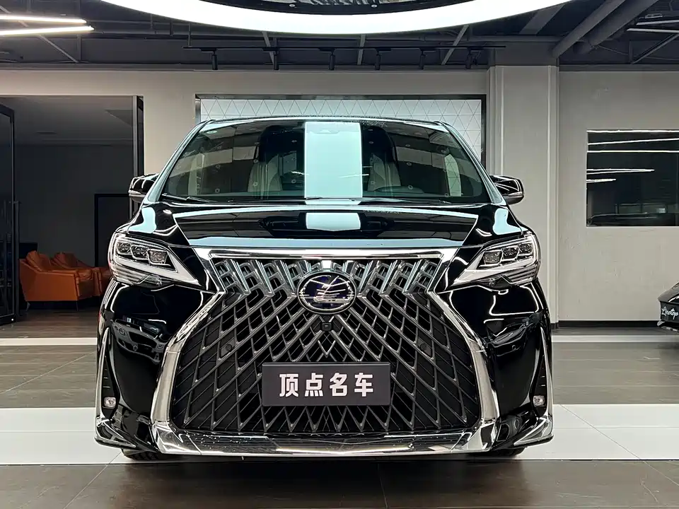 Lexus LM