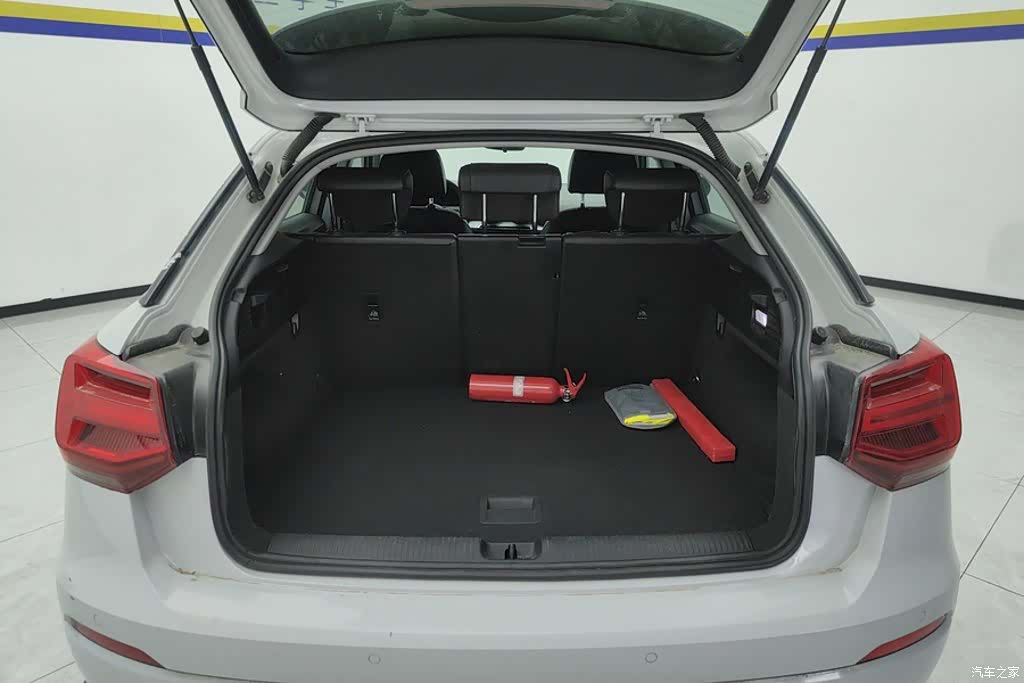 Audi Q2L, 2019 4