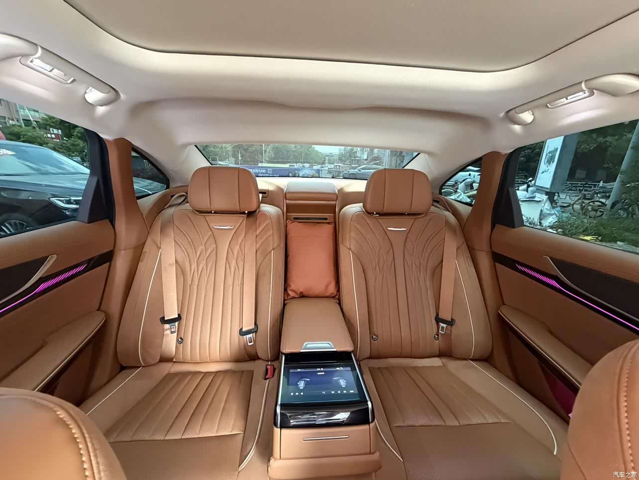 Hongqi H9, 2025 все фото