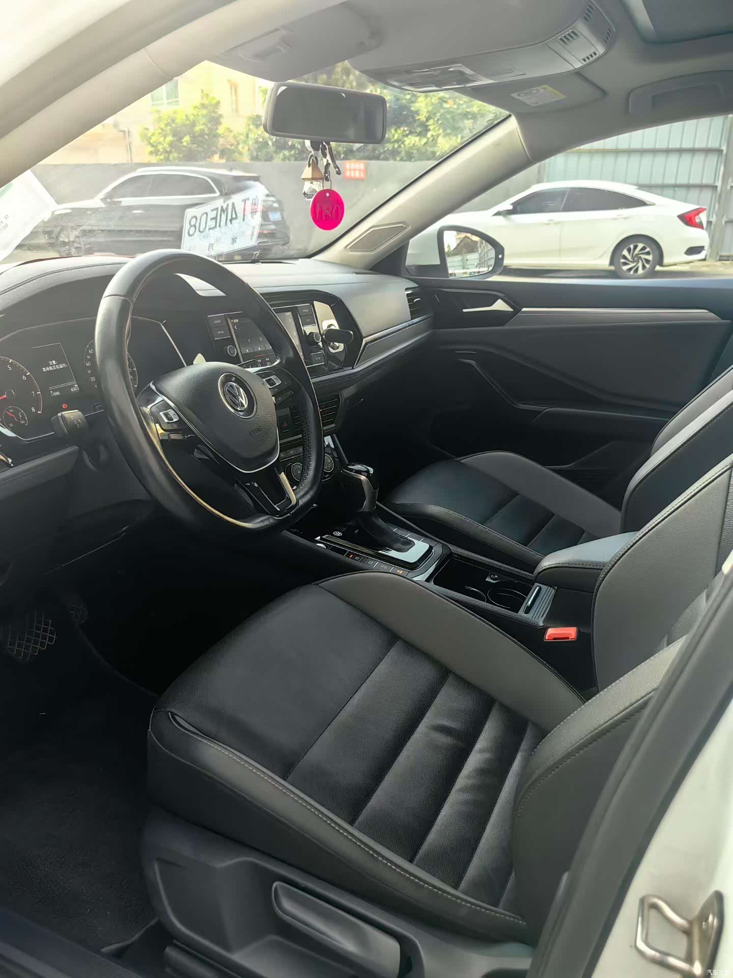 Volkswagen Sagitar, 2020 9