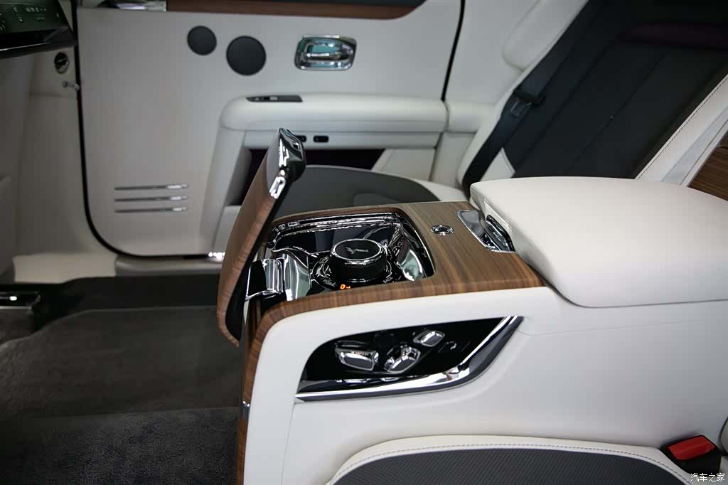 Rolls-Royce Ghost, 2021 14