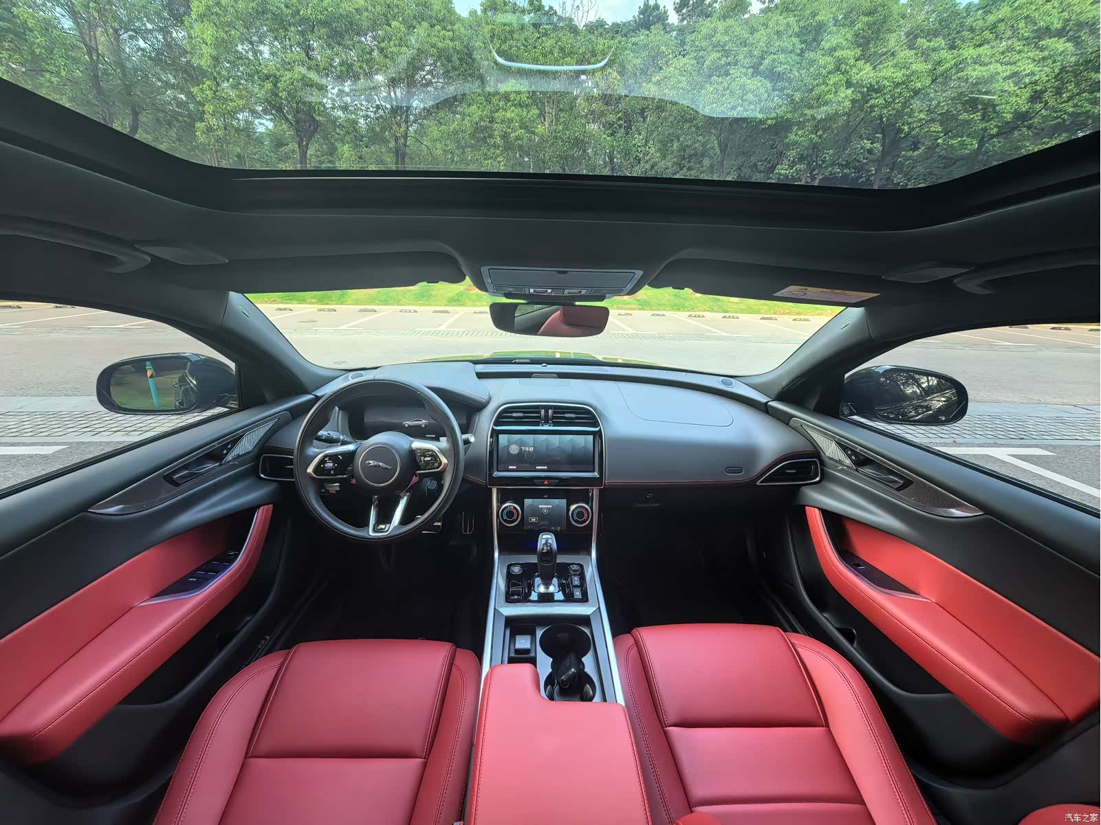 Land Rover XEL, 2025 12