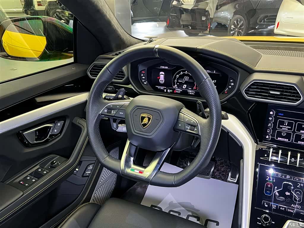 Lamborghini Urus, 2022 10