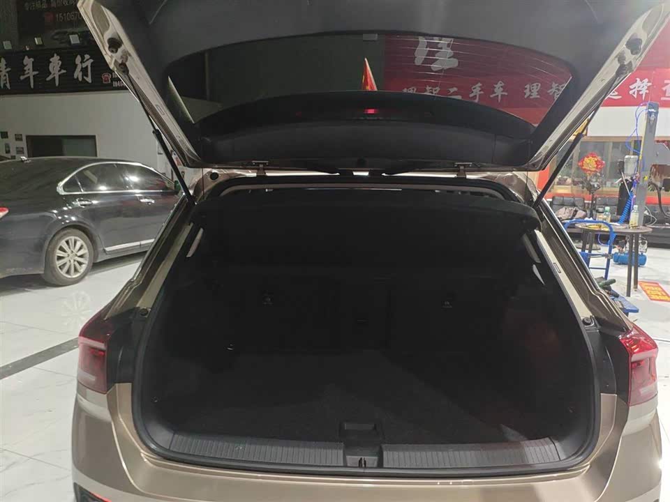 Volkswagen T-ROC exploring Songs