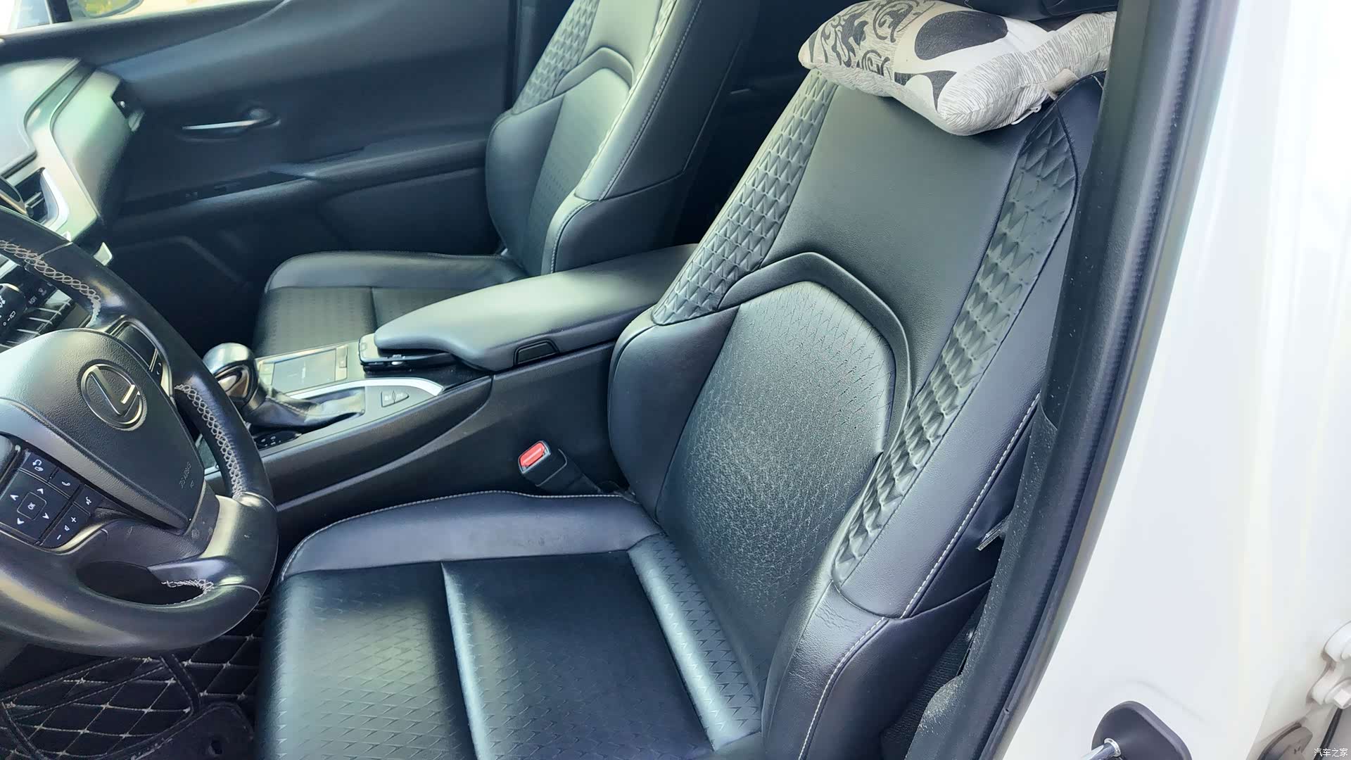 Lexus UX, 2019 40