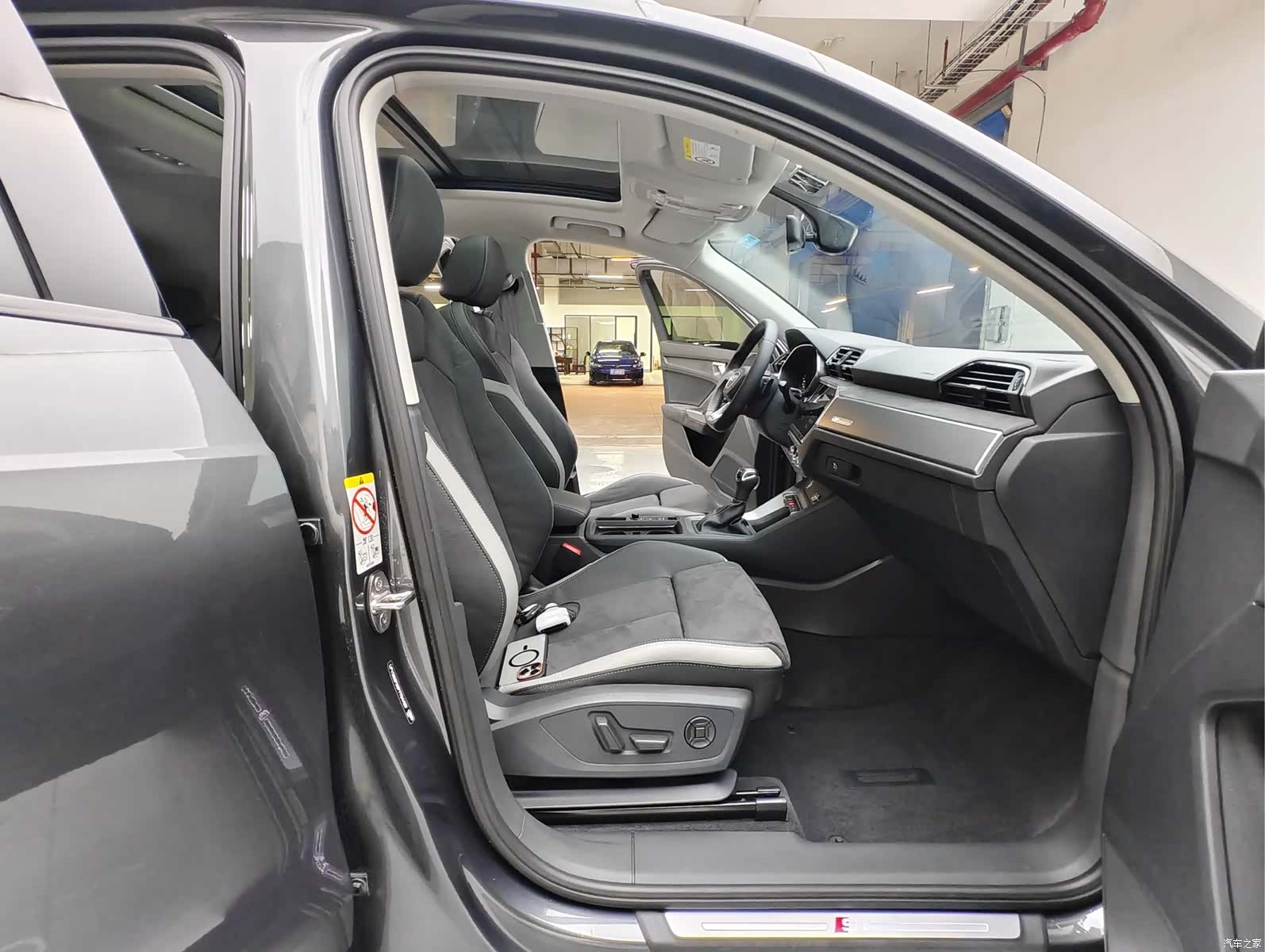 Audi Q3, 2023 13