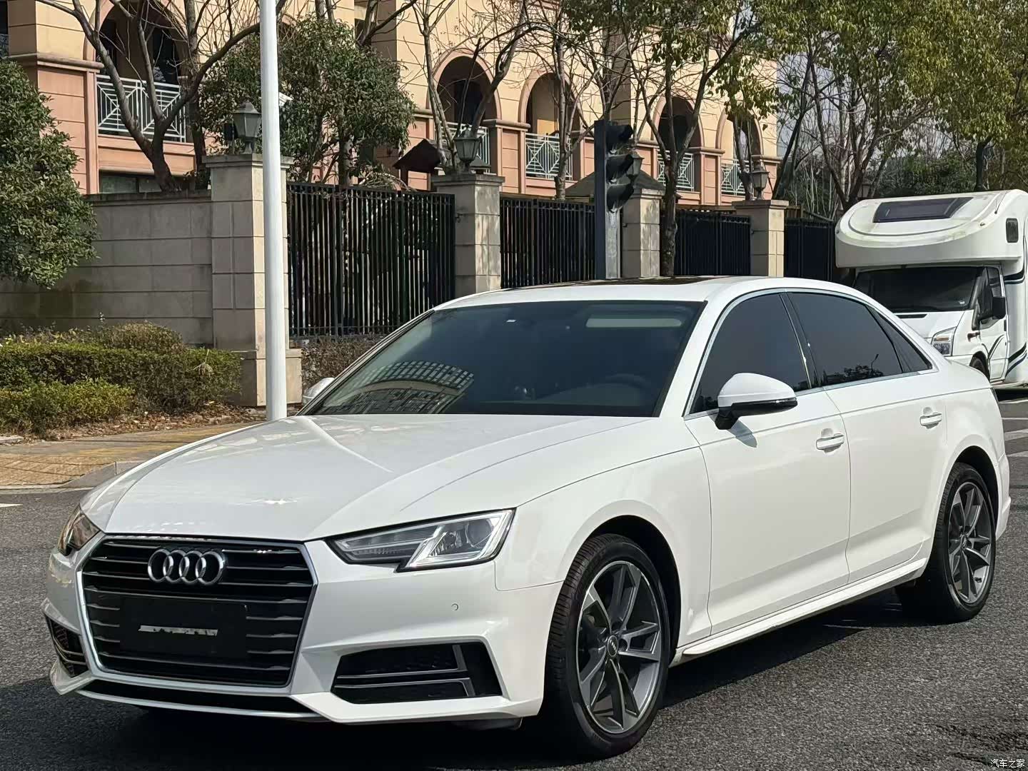 Audi A4L, 2019 1