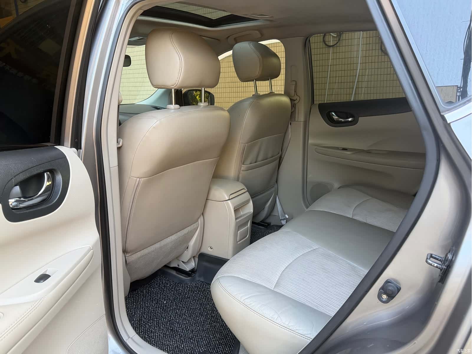 Nissan Tiida, 2012 8