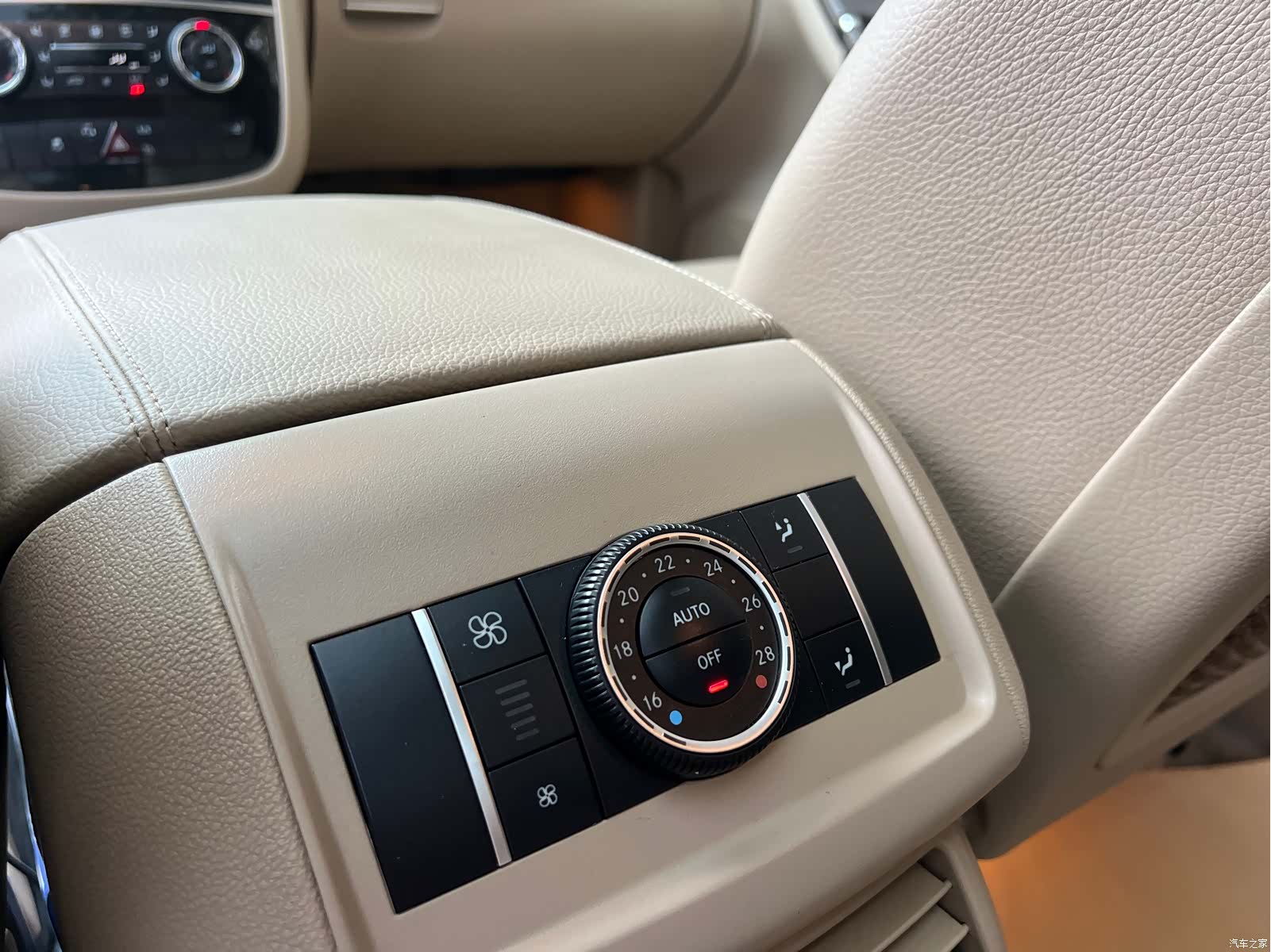 Mercedes-Benz R-Class, 2017 10