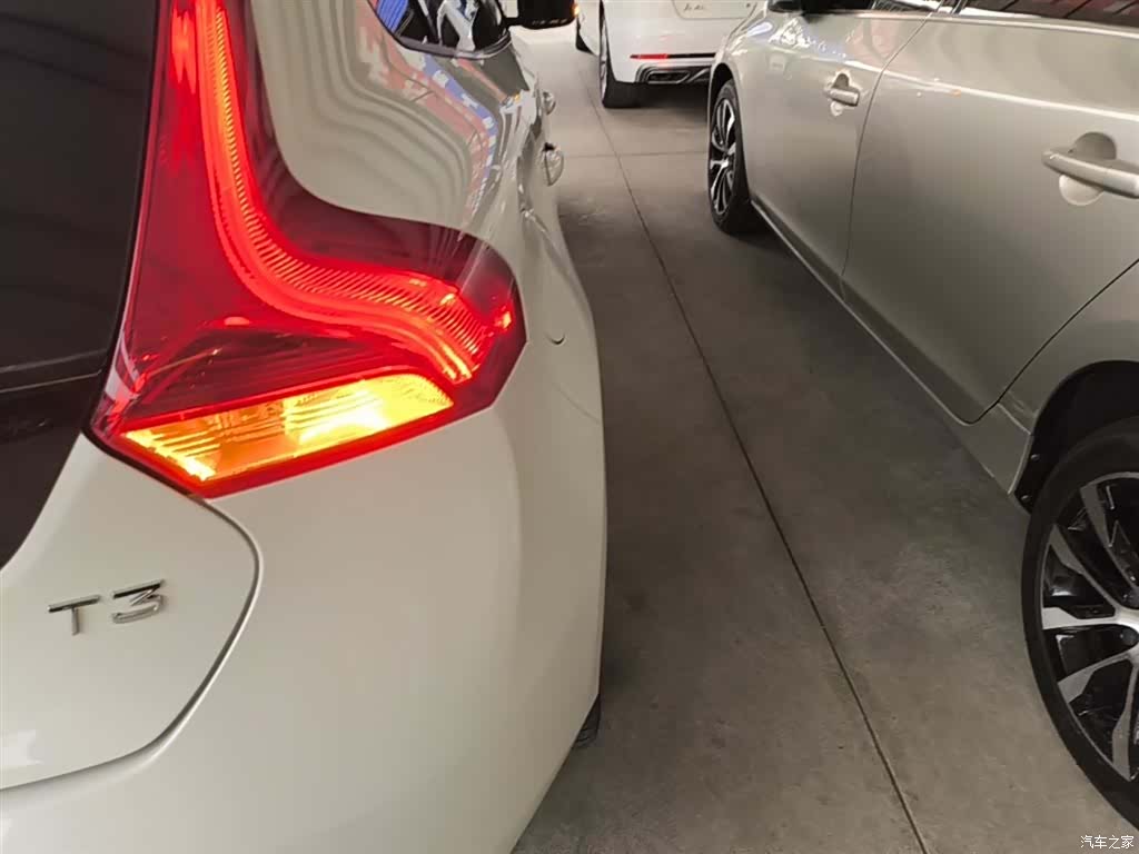 Volvo V40, 2019 8