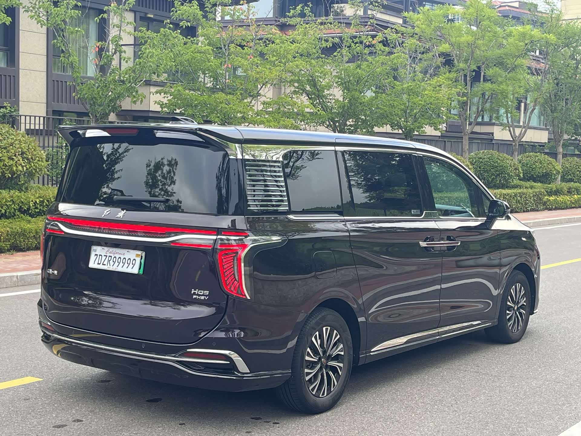 Hongqi HQ9, 2024 10