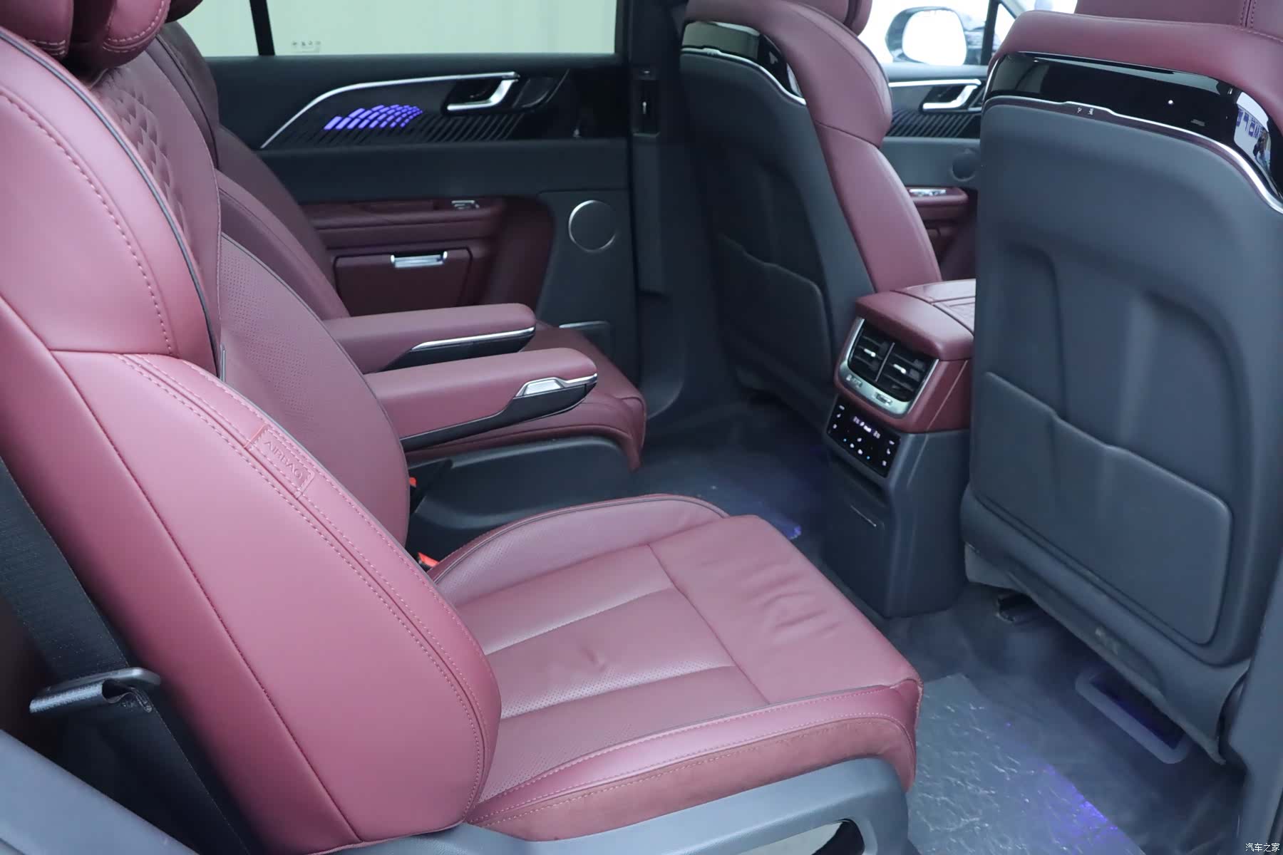 Hongqi E-HS9, 2023 11