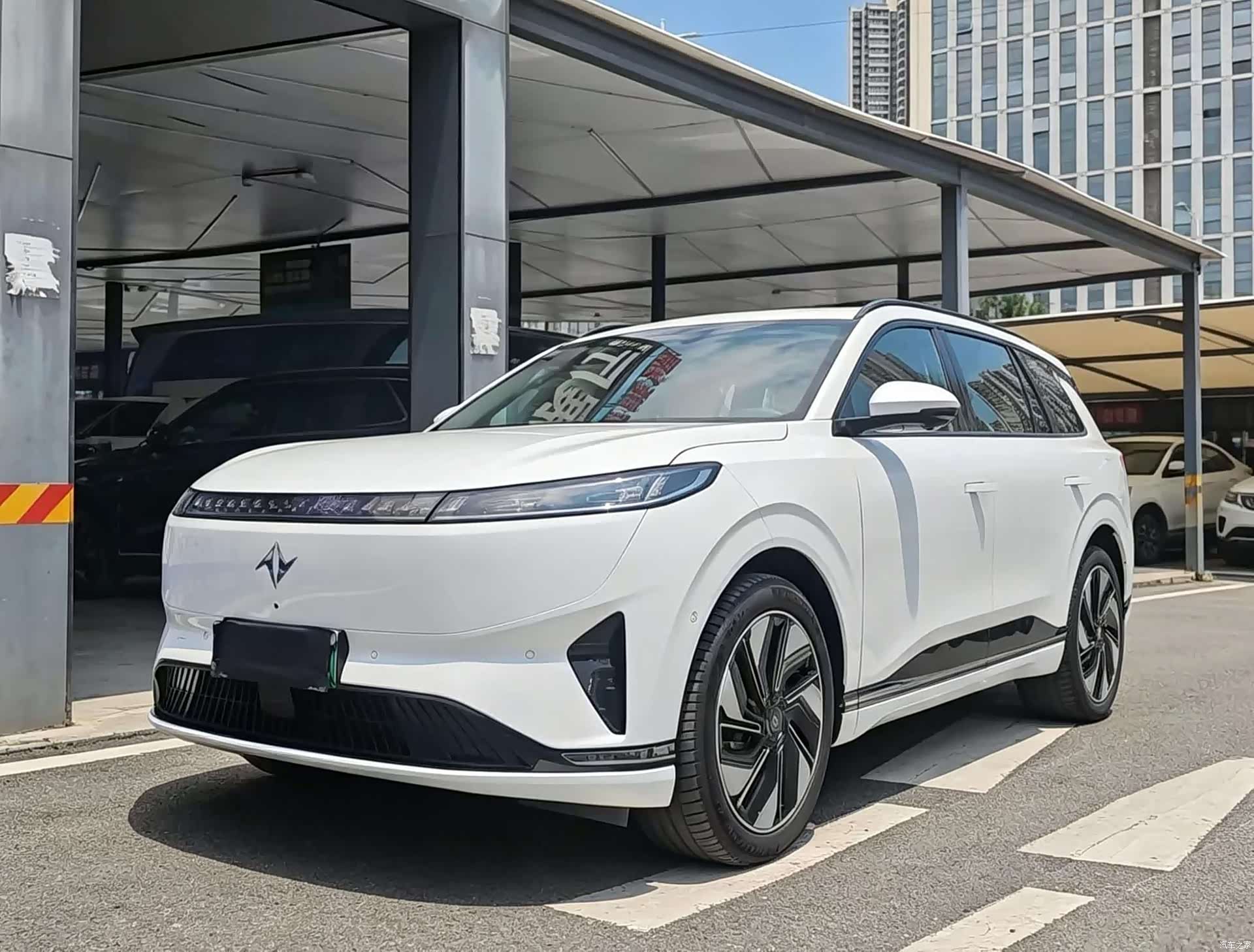 DongFeng eπ008, 2024 1