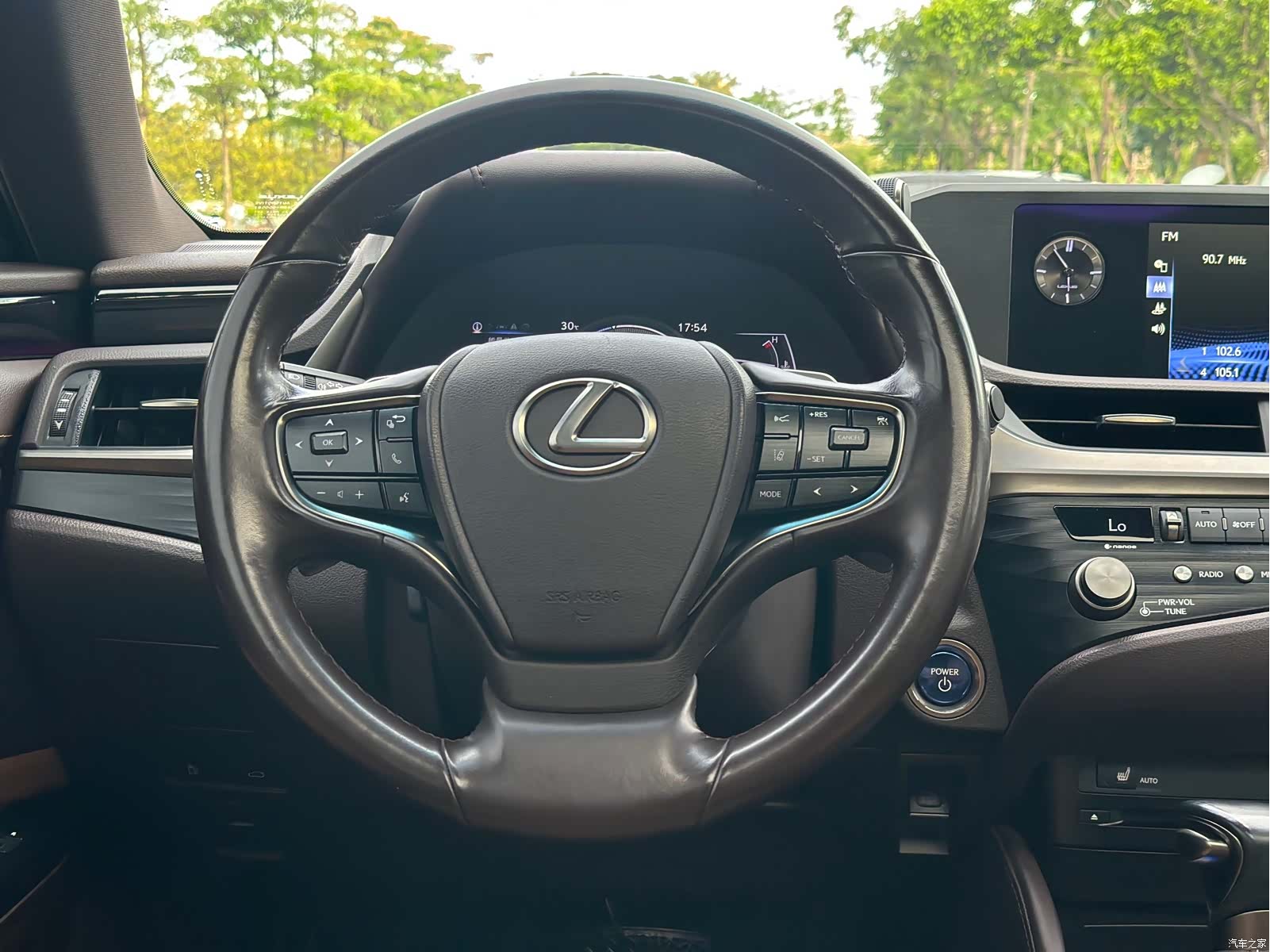 Lexus ES, 2020 11
