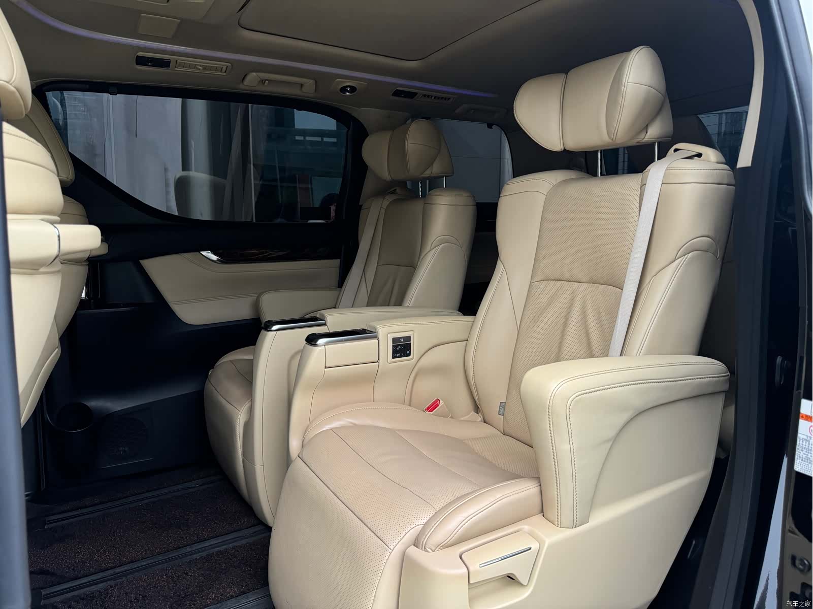 Toyota Alphard, 2019 14