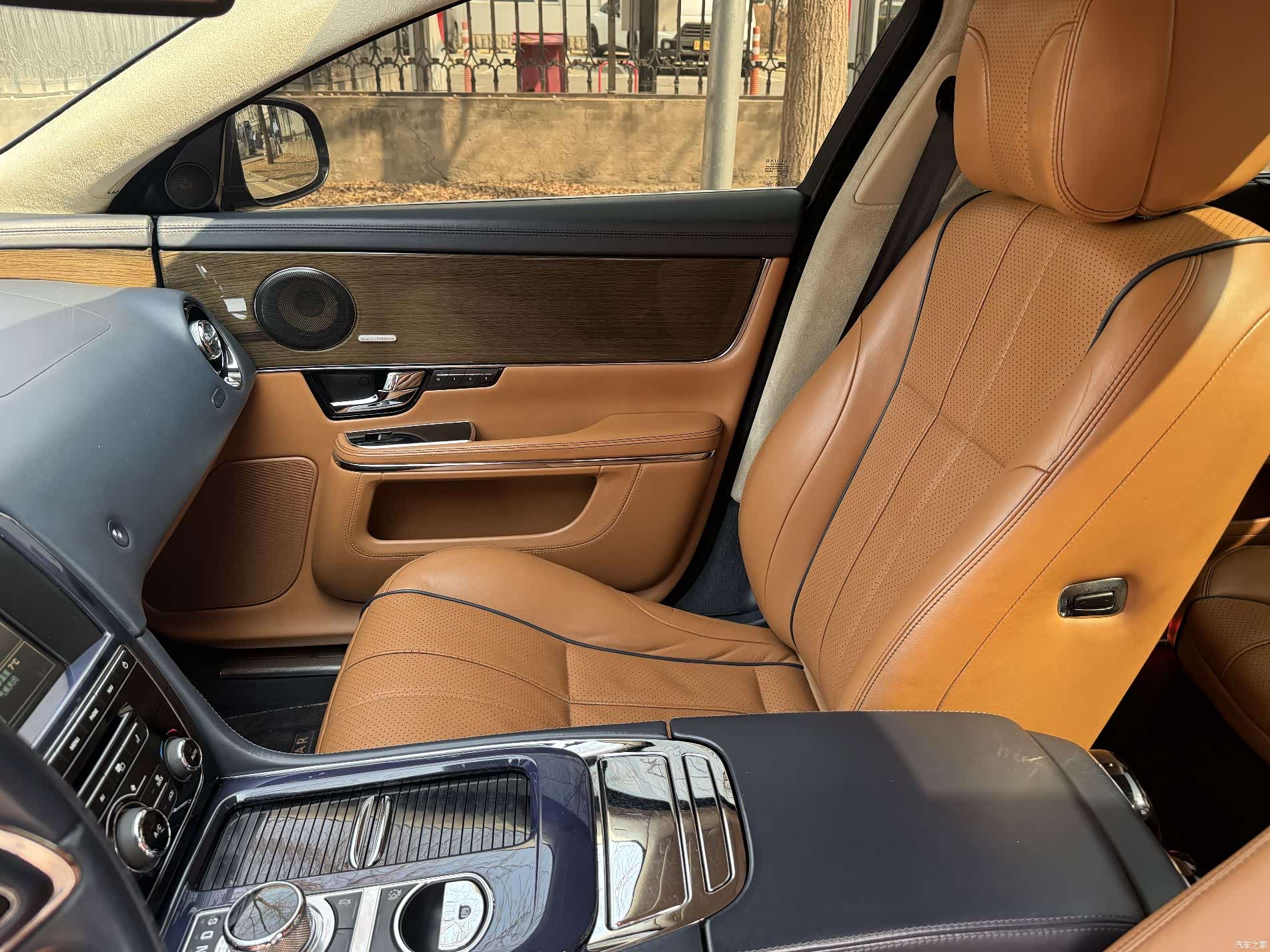Jaguar XJ, 2012 11
