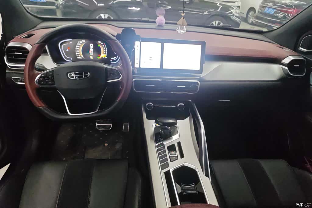 Geely Coolray, 2022 12