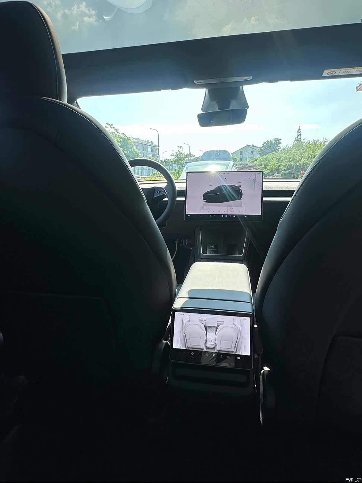 Tesla Model Y, 2026 14